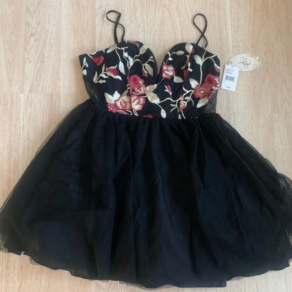 Social Code Embroidered and Tulle Mini Dress Black Size 13 - Picture 1 of 3